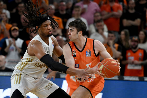 比赛中断甚 比赛中断甚